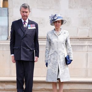 Au 14ème point, il a été notifié que la princesse Anne avait "deux beaux-enfants" - prénommés Tom et Amy - issus de sa nouvelle union avec Sir Timothy Laurence ! Une information totalement erronée du Palais qui a amusé les internautes !


La princesse Anne et son mari Timothy Laurence - Des membres de la famille royale assistent à un service d'action de grâce pour le jour de la Victoire en Europe à l'abbaye de Westminster, à Londres, au Royaume-Uni, le 8 mai 2025. (Aaron Chown/WPA-Pool / Julien Burton via Bestimage).
