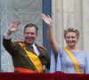 Le Grand-Duc Guillaume succède à son père, Henri 1er de Luxembourg.

Le Grand-Duc Guillaume et la Grande-Duchesse Stéphanie - Cérémonie d'abdication du grand-duc H.de Luxembourg au palais grand-ducal de Luxembourg.  © Roland Miny / Bestimage