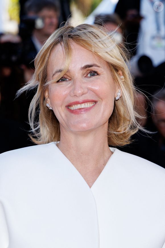 Entre cinéma d’auteur et glamour, leur apparition a marqué cette cinquième journée cannoise.

Judith Godrèche - Montée des marches du film " El Ser Querido " lors du 79ème Festival International du Film de Cannes, le 16 mai 2026. © Jacovides-Moreau / Bestimage