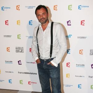 Frédéric Lopez au photocall de la conférence de presse de rentrée de France TV au Palais de Tokyo le 27 août 2013. Crédit Gengis / Bestimage