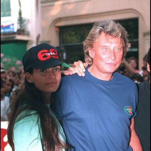 Adeline Blondieau et Johnny Hallyday à Saint-Tropez, le 1er août 1994.