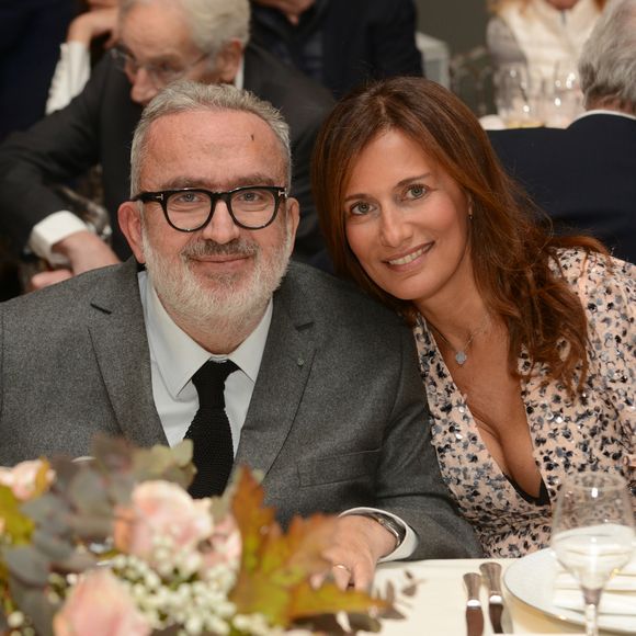 Atteint de sclérose en plaques et désormais en fauteuil roulant,

Dominique Farrugia et sa femme Isabelle - Gala annuel du "Casip-Cojasor" à l'Hôtel Salomon de Rothschild à Paris.
© Erez Lichtfeld/Bestimage