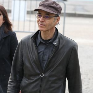 Les deux hommes sont amis depuis plus de vingt ans. 
Jean-Jacques Goldman et Maxime Le Forestier lors des obsèques de Véronique Colucci au cimetière communal de Montrouge, le 12 avril 2018. @Agence / Bestimage