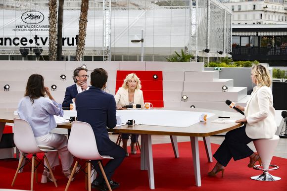Exclusif - Flavie Flament, Charlotte Lipinska, Alex Jaffray, Samuel Ollivier et Camille Dahan sur le plateau de l'émission Télématin en marge du 78ème Festival International du Film de Cannes, France, le 22 mai 2025. © Jack Tribeca/Bestimage