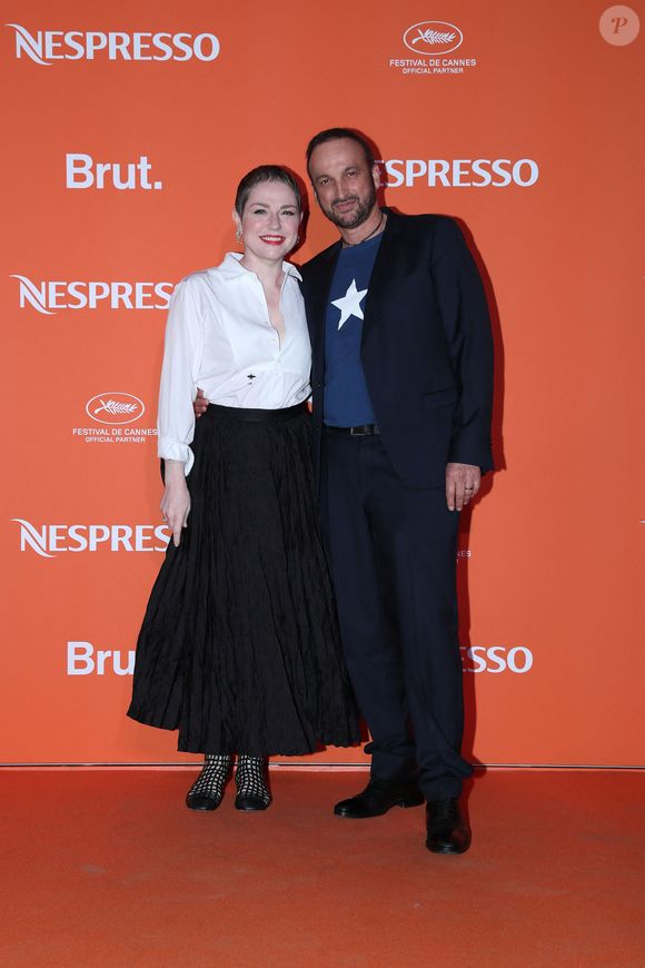 Malgré l'absence des liens du sang, Michel Ferracci s'est toujours montré d'un soutien sans faille pour Milla, qu'il considère comme sa propre fille

Emilie Dequenne et son mari Michel Ferracci - Photocall de la soirée Nespresso x Brut lors du 77ème Festival International du Film de Cannes le 16 mai 2024. © Laurent Campus/Bestimage
