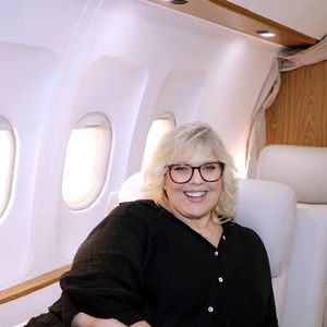 "Aujourd'hui c'est compliqué. Si je n'ai rien qui rentre, je ne peux pas me rémunérer pour payer mon loyer et mes factures. Il y a des petites économies et je ne suis pas là pour faire pleurer mais je dis juste la réalité : pour le moment, je ne travaille pas", a-t-elle avoué.

Exclusif - Laurence Boccolini et Jordan de Luxe lors de l'enregistrement de l'émission "Le Jet De Luxe" à Paris