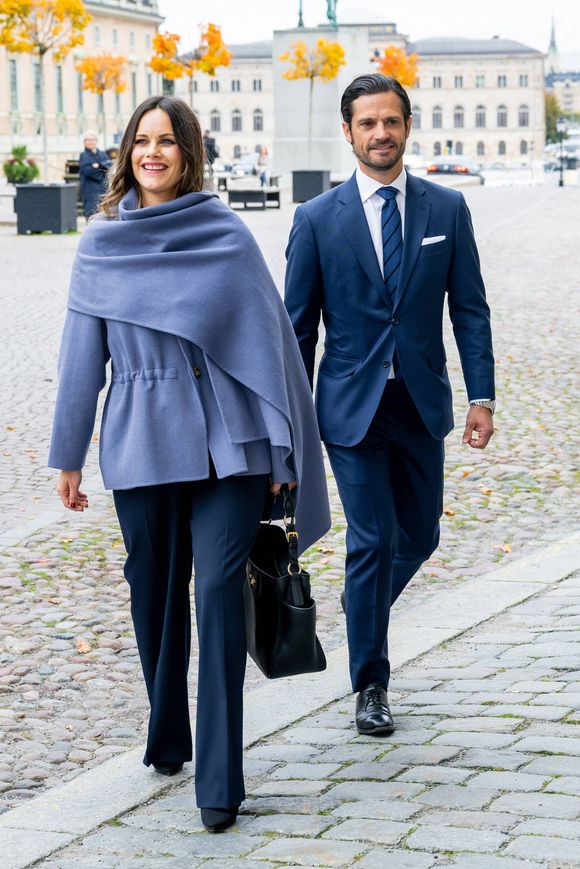 La princesse Sofia et le prince Carl Philip de Suède arrivée à une réunion du conseil d'administration de la fondation Prins Carl Philips och Prinsessan Sofias stiftelse à Stockholm, le 8 octobre 2024. 
© Dana Press / Bestimage