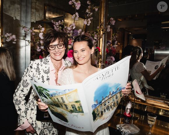 La jeune femme de 26 ans vient d’être diplômée de la New York University.

Inès de La Fressange, Violette d'Urso au lancement de Roger Vivier : Patrimoine et Imaginaire à New York City, NY, Etats-Unis, le 28 avril 2026. © Jason Crowley/BFA.com/Backgrid/Bestimage