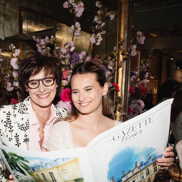 La jeune femme de 26 ans vient d’être diplômée de la New York University.

Inès de La Fressange, Violette d'Urso au lancement de Roger Vivier : Patrimoine et Imaginaire à New York City, NY, Etats-Unis, le 28 avril 2026. © Jason Crowley/BFA.com/Backgrid/Bestimage
