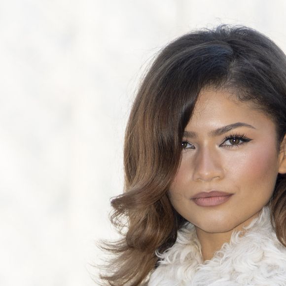 Avec humour, elle a démenti en expliquant que ces photos n’étaient “pas réelles”.

Zendaya au photocall du Défilé de mode Vuitton Collection Printemps-Été 2026 dans le cadre de la Fashion Week de Paris (PFW) dans la Cour Carrée du Louvre, à Paris, France, le 30 septembre 2025. © Olivier Borde/Bestimage