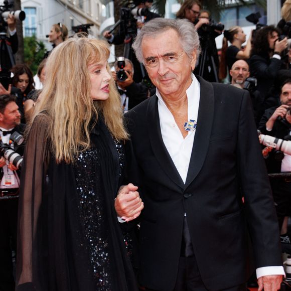 Arielle Dombasle, Bernard-Henri Lévy - Montée des marches du film « Partir un jour » pour la cérémonie d’ouverture du 78ème Festival International du Film de Cannes, au Palais des Festivals à Cannes. Le 13 mai 2025
© Jacovides-Moreau / Bestimage