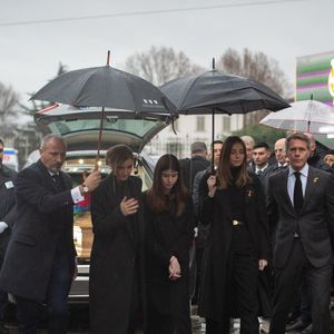 La princesse Clotilde Courau de Savoie, La princesse Luisa de Savoie, La princesse Vittoria de Savoie, Le prince Emmanuel-Philibert de Savoie - Les funérailles du prince Victor Emmanuel de Savoie, fils du dernier roi d'Italie, en la cathédrale Saint-Jean-Baptiste de Turin, le 10 février 2004.