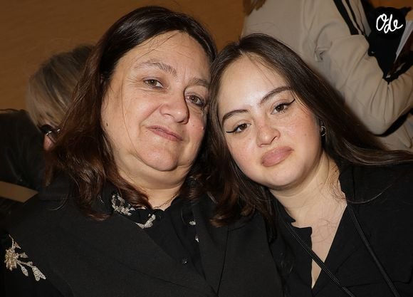 Mayane-Sarah El Baze avec sa mère - Dédicace du livre "Mères Filles" à la boutique Apostrophe à Paris le 16 avril 2026. © Coadic Guirec/Bestimage