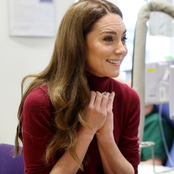 Kate Middleton a entrepris son premier engagement public en solo depuis plus d'un an en visitant l'hôpital londonien où elle a suivi son traitement de chimiothérapie. 


Catherine (Kate) Middleton, princesse de Galles à l'hôpital Royal Marsden, où elle a reçu son traitement contre le cancer, à Londres, Royaume-Uni. © Chris Jackson/WPA-Pool/Bestimage