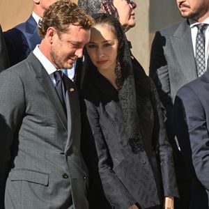Pierre Casiraghi et Béatrice Borromeo - Cérémonie de bienvenue pour le Pape Leon XIV au Palais Princier de Monaco suivie de la visite de courtoisie - Visite historique du pape Léon XIV à Monaco le 28 mars 2026. © Bruno Bebert - Dominique Jacovides / Bestimage