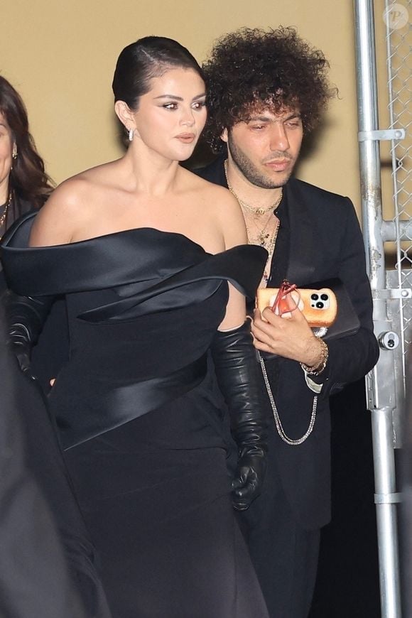 Ce jeudi 12 décembre, ils viennent d'annoncer leurs fiançailles !

Los Angeles, CA  - Selena Gomez et Benny Blancoà l'avant première du film “Emilia Perez”.



Photos: Selena Gomez, Benny Blanco