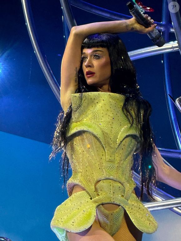 Katy Perry lors de sa tournée 2025.

Photo : Backgrid USA / Bestimage