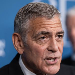 En 2017, il avait déjà vendu sa marque de tequila Casamigos pour un milliard de dollars.

L'acteur George Clooney assiste aux arrivées sur le tapis rouge de la 51e édition du Chaplin Award Gala, organisée à l'Alice Tully Hall, en hommage à George Clooney.