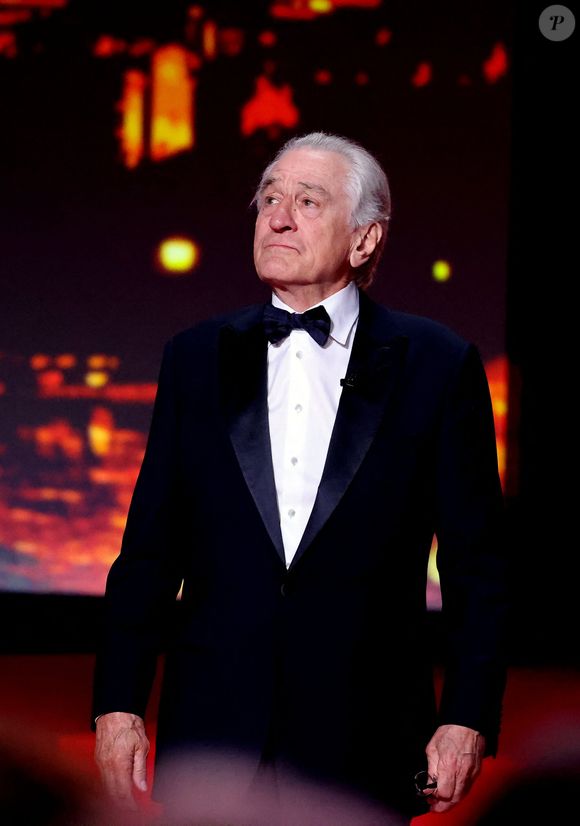 Ce dernier, figure célébrée de la peinture expressionniste américaine, a en effet tissé un lien très particulier avec l'Hexagone dans les années 1960.

Robert De Niro (Palme d'Or d'honneur) - Cérémonie d'ouverture du 78ème Festival International du Film de Cannes, au Palais des Festivals à Cannes. Le 13 mai 2025.
© Borde-Jacovides-Moreau / Bestimage