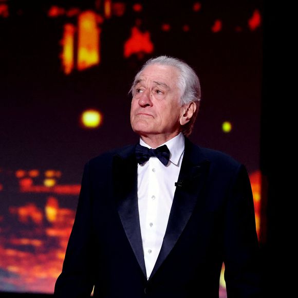 Ce dernier, figure célébrée de la peinture expressionniste américaine, a en effet tissé un lien très particulier avec l'Hexagone dans les années 1960.

Robert De Niro (Palme d'Or d'honneur) - Cérémonie d'ouverture du 78ème Festival International du Film de Cannes, au Palais des Festivals à Cannes. Le 13 mai 2025.
© Borde-Jacovides-Moreau / Bestimage