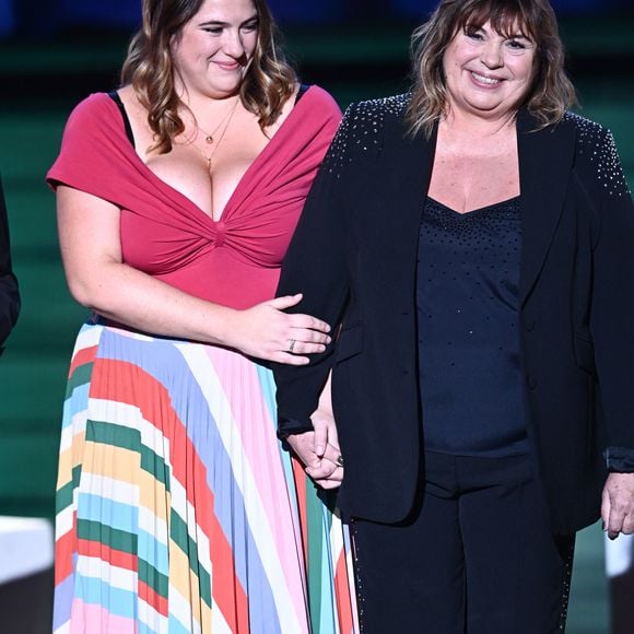 Exclusif - Michele Bernier et sa fille Charlotte Gaccio - Surprises - Enregistrement de l'émission "La chanson secrète", présentée par N.Aliagas et diffusée le 29 décembre sur TF1
© Guillaume Gaffiot-Cyril Moreau / Bestimage