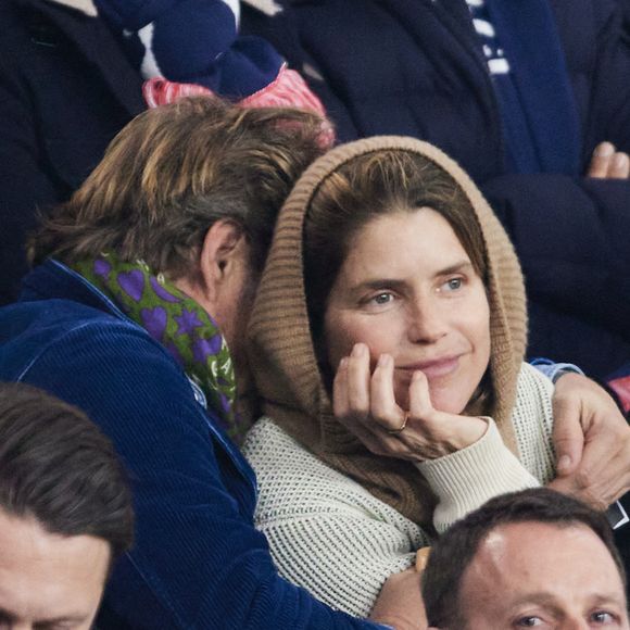 Laurent Delahousse et Alice Taglioni sont parents de deux enfants, Swann et Lino. 

Laurent Delahousse et sa compagne Alice Taglioni - Célébrités assistent au 1/8e de finale aller de la Ligue des champions 2024-25 entre le PSG contre Liverpool (0-1) au Parc des Princes à Paris le 5 mars 2025. © Cyril Moreau/Bestimage
