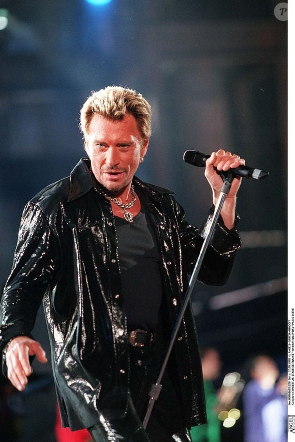 Un vêtement donné par la veuve du Taulier au profit de  de l’Institut du Cancer de Montpellier.

Johnny Hallyday - Concert au Stade de France.

©ANGELI-RINDOFF-GARCIA / BESTIMAGE