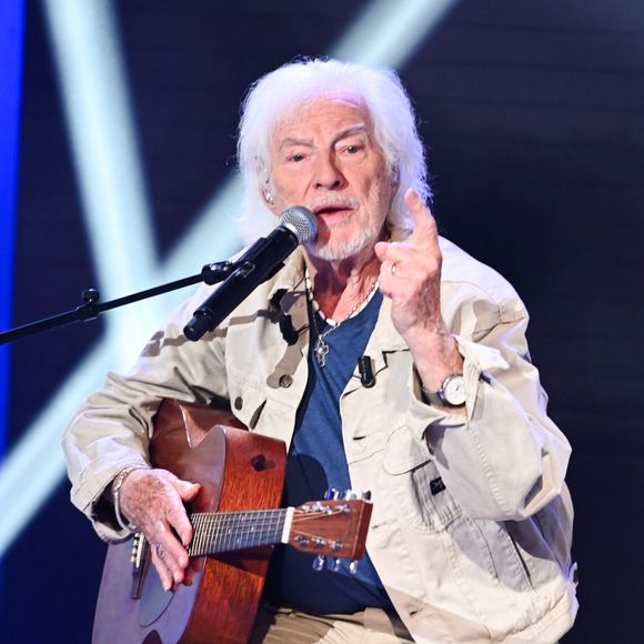 L'animateur reçoit Hugues Aufray

Exclusif - Hugues Aufray lors de l'enregistrement de l'émission "Vivement dimanche" à Paris, FRanxce, le 9 septembre 2025 et diffusée le 12 octobre 2025 sur France 3. © Guillaume Gaffiot/Bestimage