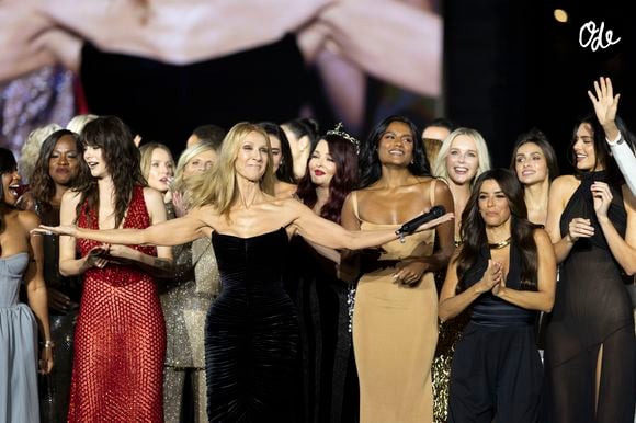 Céline Dion avec Heidi Klum, Aja Naomi King, Bebe Vio Grandis, Cara Delevingne, Céline Dion, Eva Longoria, Simone Ashley, Aishwarya Rai Bachchan and Kendall Jenner – Défilé L’Oreal Paris « Express Your Worth » à Paris, France, le 29 septembre 2026. © Olivier Borde / Bestimage