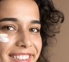Les UVA accélèrent le vieillissement cutané et les taches. D’où l’importance d’une application régulière.

Image téléchargée sur Pexel