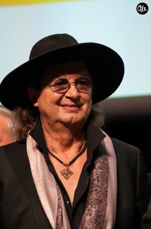 Il se souvient notamment de la vingtaine de vaches que possédait son père et des journées passées à travailler à la ferme avec lui et son grand frère.

Exclusif - Marc Veyrat lors de la soirée de remise des prix Gault&Millau à la Maison de la Mutualité à Paris le 17 novembre 2025. © Anne-Sophie Guebey / Bestimage