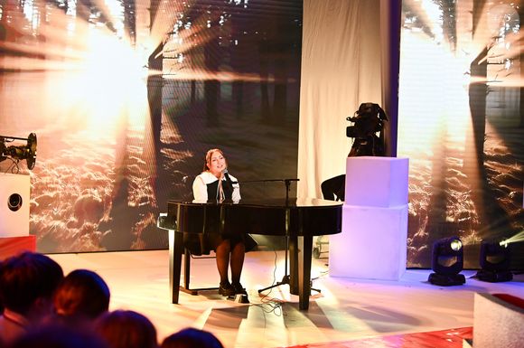 Exclusif - Linh - Enregistrement de l'émission "Vivement dimanche" au studio Gabriel, présentée par M.Drucker, et diffusée sur France 3 le 22 juin 2025. 
© Guillaume Gaffiot / Bestimage