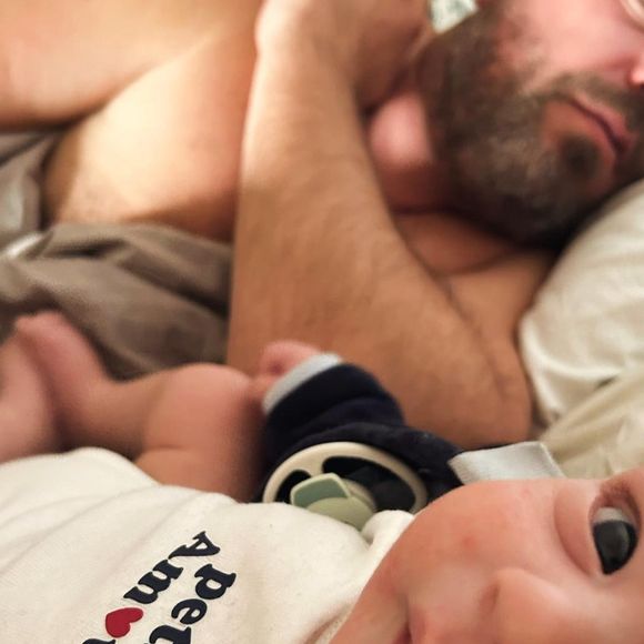 L'occasion pour eux de retrouver l'humoriste Alban Ivanov accompagné de son nourrisson né il y a quelques mois !