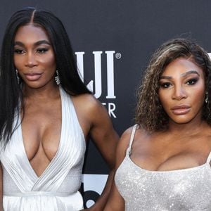 Une histoire familiale qui n'est pas sans rappeler celle des sœurs Williams.
Venus Williams, Serena Williams - Photocall de la 27ème édition des Critics Choice Awards à Los Angeles.
