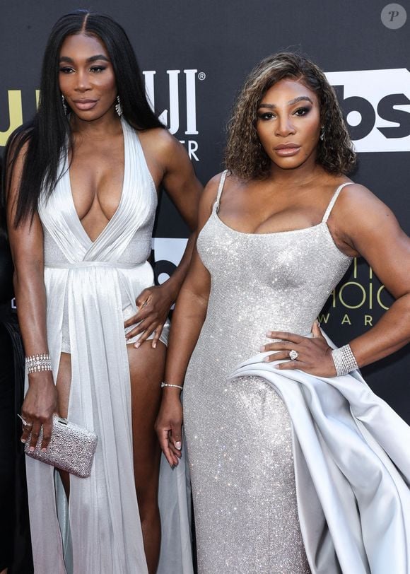 Une histoire familiale qui n'est pas sans rappeler celle des sœurs Williams.

Venus Williams, Serena Williams - Photocall de la 27ème édition des Critics Choice Awards à Los Angeles.