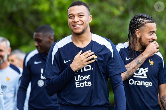 Kylian Mbappé lors de l'entraînement des joueurs de l'équipe de France de football au centre de formation et centre National du Football de Clairefontaine-en-Yvelines, France, le 2 juin 2025. © Baptiste Autissier/Psnewz/Bestimage
