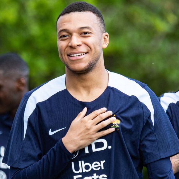 Kylian Mbappé lors de l'entraînement des joueurs de l'équipe de France de football au centre de formation et centre National du Football de Clairefontaine-en-Yvelines, France, le 2 juin 2025. © Baptiste Autissier/Psnewz/Bestimage