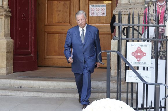 Alain Duhamel assiste aux funérailles de Philippe Labro en l'église Saint-Germain-des-Prés à Paris, le 13 juin 2025. Journaliste, auteur, réalisateur et compositeur prolifique, Labro est décédé à 88 ans des suites d'un cancer le 4 juin. Photo : Nasser Berzane/ABACAPRESS.COM