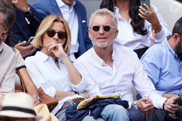 Denis Brogniart et sa femme Hortense - Célébrités dans les tribunes de la finale homme des Internationaux de France de tennis de Roland Garros 2024 à Paris le 9 juin 2024. © Jacovides-Moreau/Bestimage