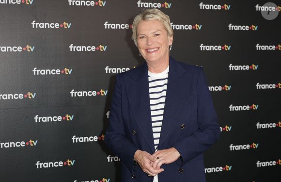 Élise Lucet au photocall de la conférence de presse de rentrée de France Télévisions à Paris, France, le 4 septembre 2024. © Coadic Guirec/Bestimage