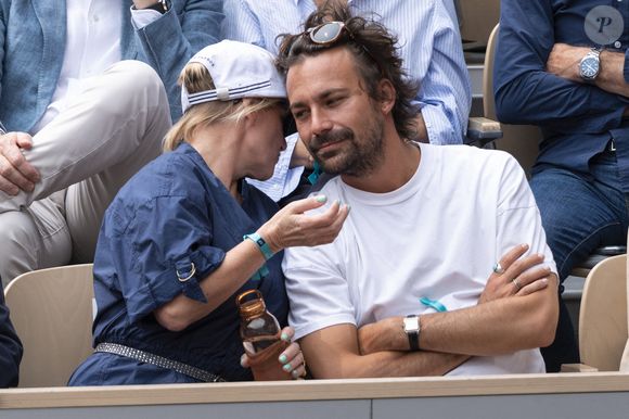 Bertrand Chameroy et Anne-Elisabeth Lemoine en tribunes lors des Internationaux de France de Tennis de Roland Garros 2025, à Paris, France, le 7 juin 2025. © Cyril Moreau/Bestimage