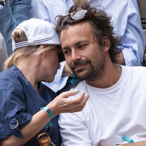 Bertrand Chameroy et Anne-Elisabeth Lemoine en tribunes lors des Internationaux de France de Tennis de Roland Garros 2025, à Paris, France, le 7 juin 2025. © Cyril Moreau/Bestimage