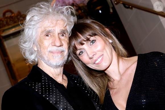 Louis Bertignac et sa femme Laetitia Brichet lors de la soirée des "Stéthos d'or 2023" à l'hôtel Four Seasons George V à Paris le 27 mars 2023.

© Cédric Perrin / Bestimage