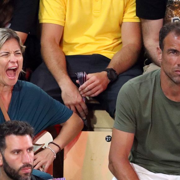 La star de Canal + et l'ancien footballeur, devenu lui aussi consultant sportif, ont en effet assisté en amoureux à la victoire de Monaco.

Laure Boulleau et son compagnon Bruno Cheyrou - Célébrités assistent à la victoire de Monaco qui a remporté le match 4 de la finale de Betclic Élite face à Paris (80-74), Monaco le 22 juin 2025. © Stephane Pillaud / PsnewZ / Bestimage
