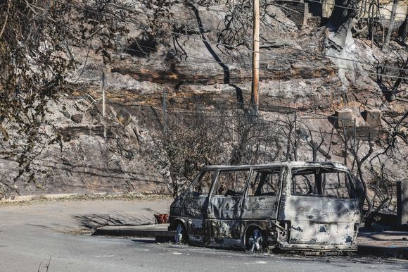 Après les incendies dévastateurs du 7 janvier 2025, les habitants d'Altadena (Calfiornie) tentent de prendre un nouveau départ, à l'instar du couple belge Nicolas Husson et Catherine De Pauw, résidant aux Etats-Unis depuis 24 ans dont 18 ans passés à Los Angeles. Le 12 janvier 2025. 
© Pieter-Jan Vanstockstraeten / Bestimage