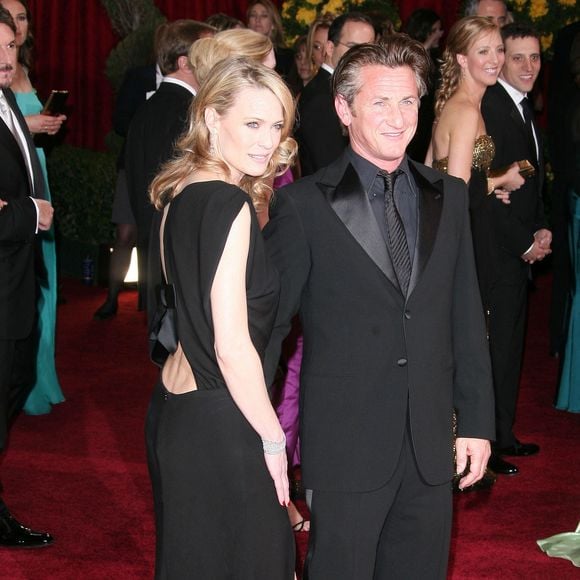 Sean Penn et Robin Wright Penn arrivent à la 81e cérémonie annuelle des Oscars qui s'est tenue au Kodak Theatre le 22 février 2009 à Hollywood, en Californie.