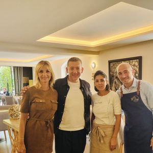 Un anniversaire célébré au restaurant L'or Q'idée" situé à Pontoise, avec sa nouvelle compagne qui ressemble beaucoup à Laurence Arné

Dany Boon a fêté ses 59 ans avec sa nouvelle compagne au restaurant 'L'or Q'idée" situé à Pontoise le 26 juin 2025.