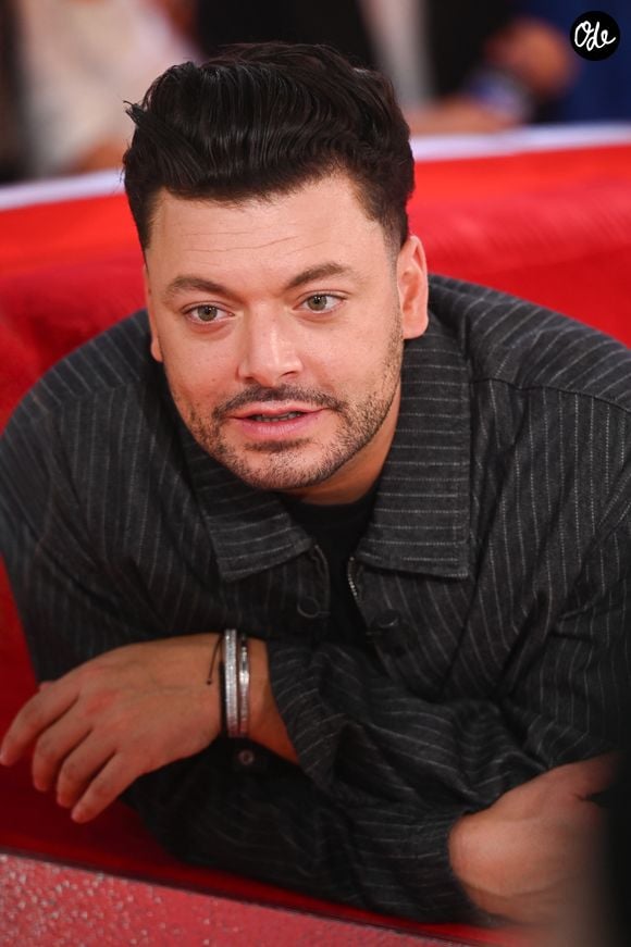 Exclusif - Kev Adams lors de l'enregistrement de l'émission Vivement dimanche au studio Rive gauche, présentée par M.Drucker et diffusée le 4 octobre sur France 3, à Paris, France, le 30 septembre 2026. © Guillaume Gaffiot/Bestimage