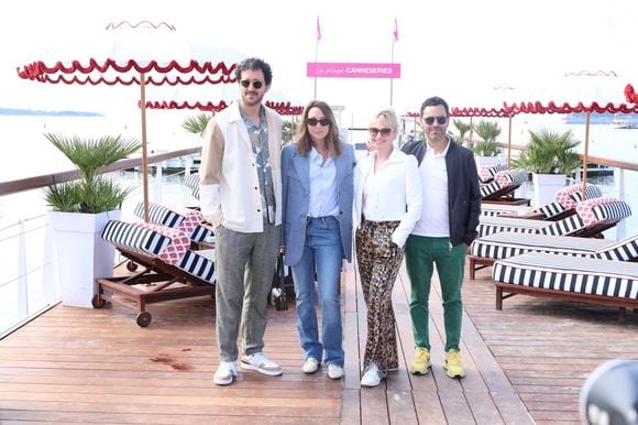 Slimane-Baptiste Berhoun, Laura Smet et Théo Costa-Marini lors du photocall de "Surface" sur la plage du Majestic lors du festival CanneSeries saison 8 à Cannes, France, le 28 avril 2025. © Denis Guignebourg/Bestimage