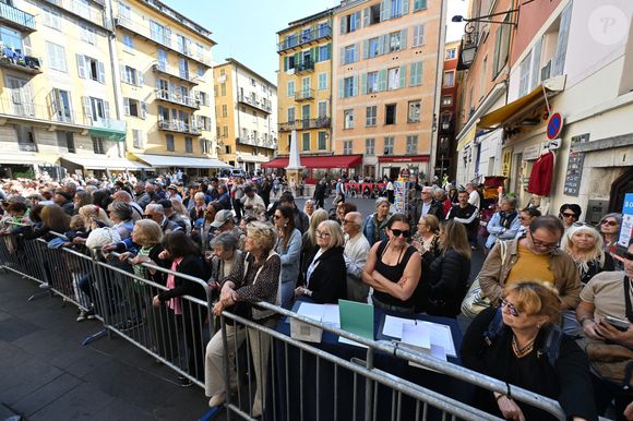 Les obsèques de Loana à Nice ont attiré de nombreux anonymes

Obsèques de Loana Petrucciani en la cathédrale Sainte-Réparate à Nice le 10 avril 2026. © Bruno Bebert/Bestimage